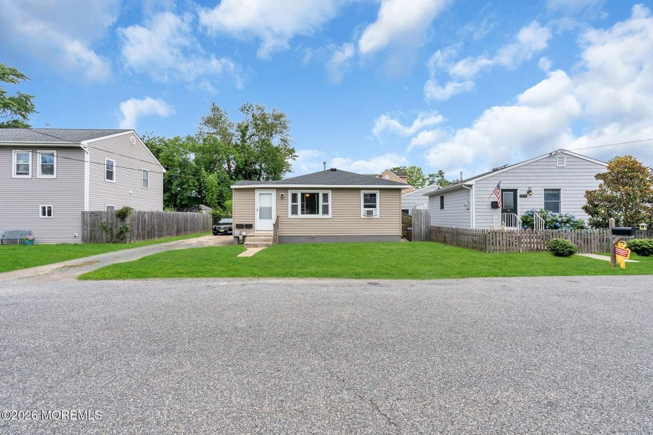 1218 Lister St - Photo 7 of 26