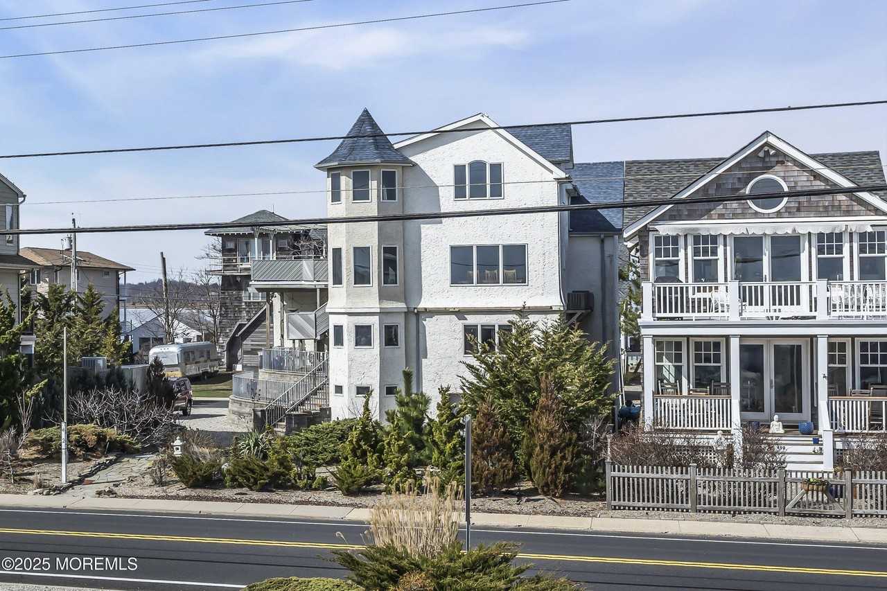 492 Ocean Ave - Photo 2 of 50