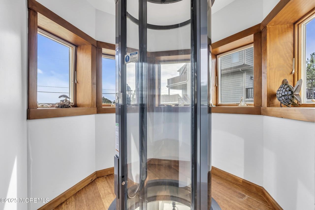 492 Ocean Ave - Photo 7 of 50