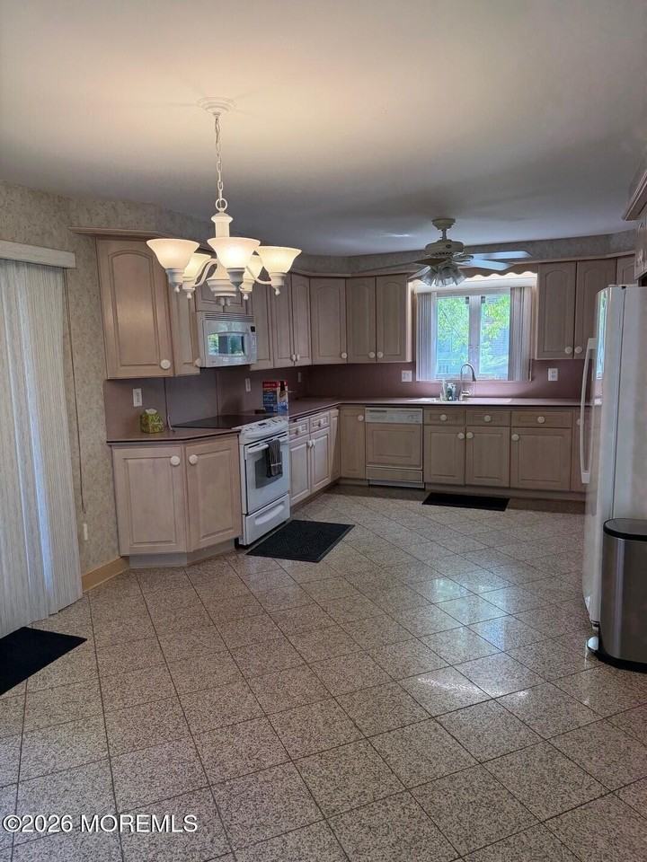 320 Boulevard - Photo 3 of 14