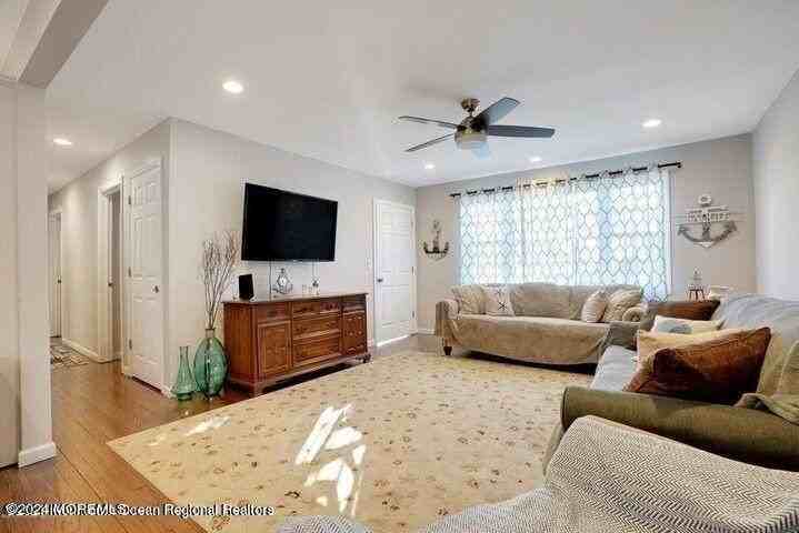 272 Hearn Ave - Photo 3 of 10