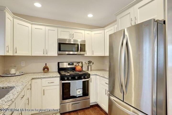 272 Hearn Ave - Photo 6 of 10