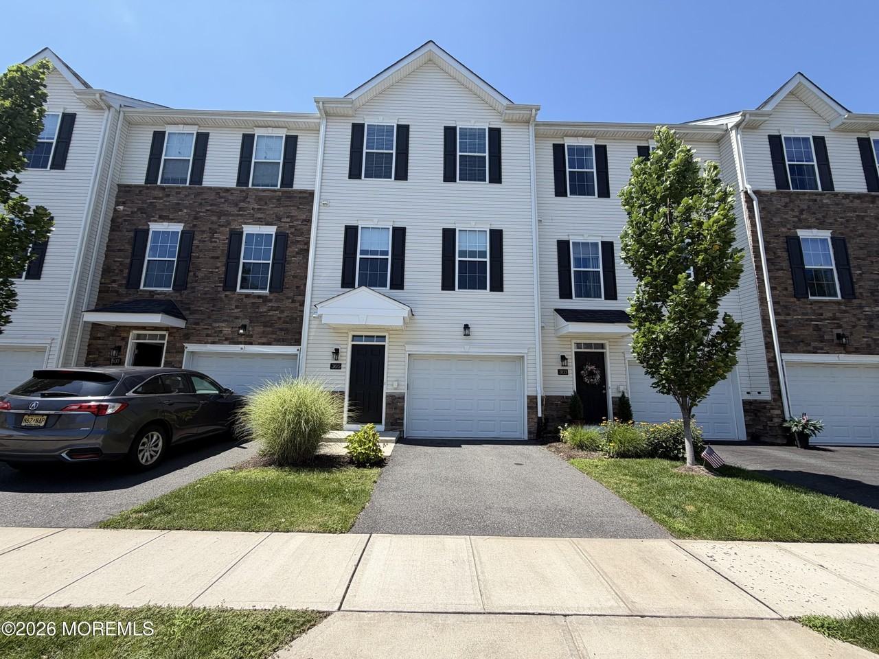 305 Spirit Way - Photo 4 of 33