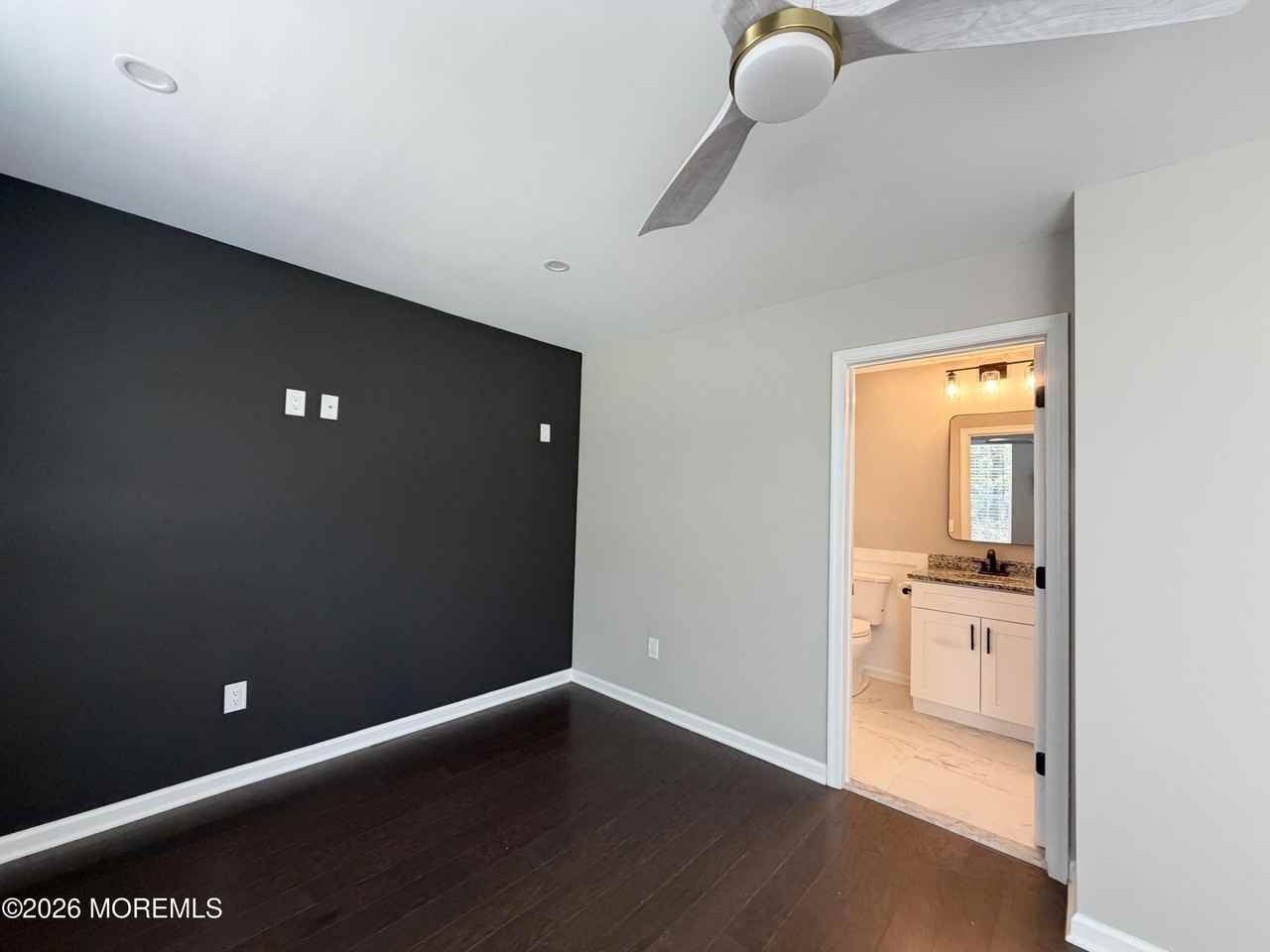 305 Spirit Way - Photo 7 of 33