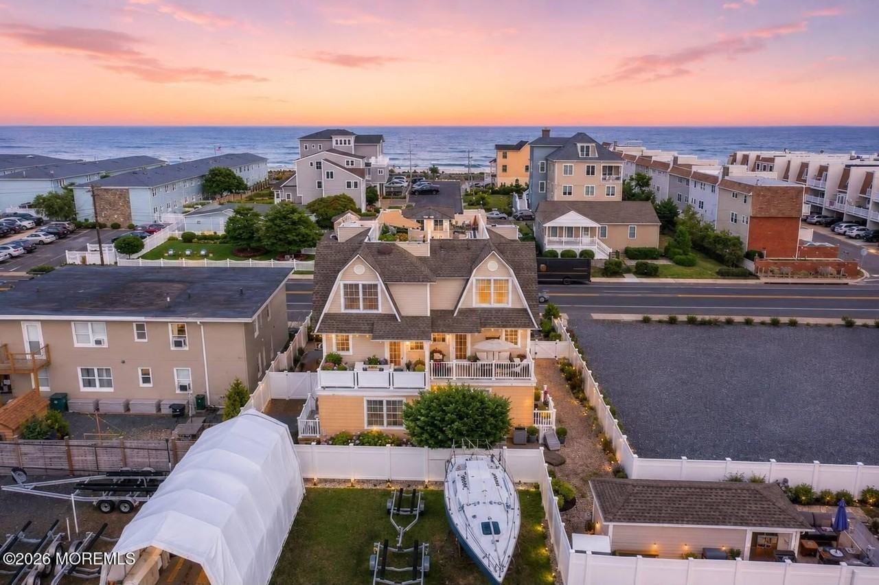 1246 Ocean Ave #B - Photo 2 of 23