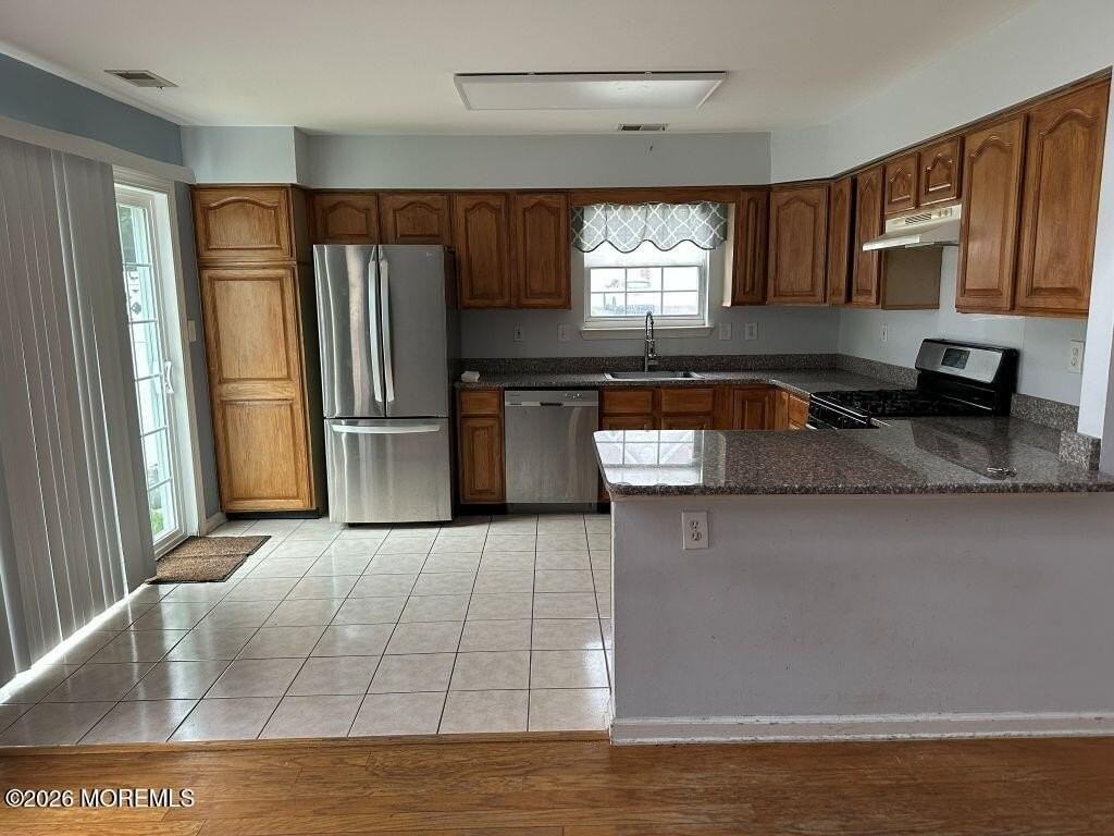 54 Durant Ave - Photo 3 of 12