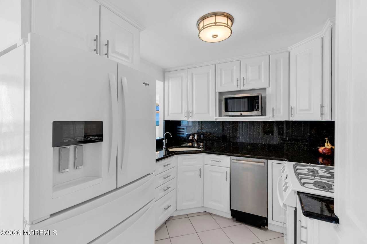55 Ocean Ave #3L - Photo 5 of 45