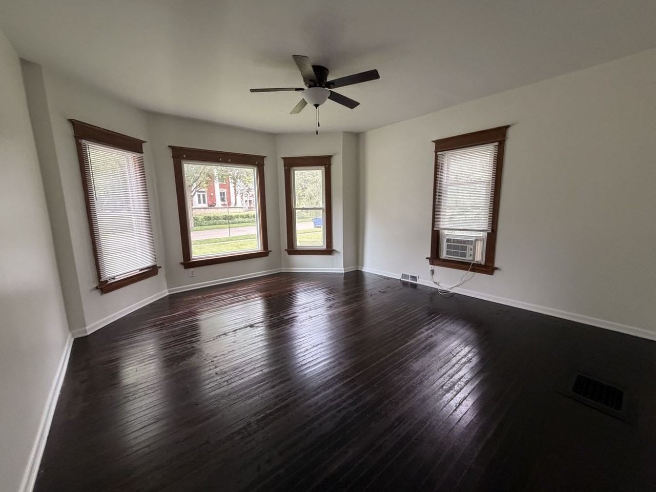 416 College Ave #1 - Photo 4 of 11