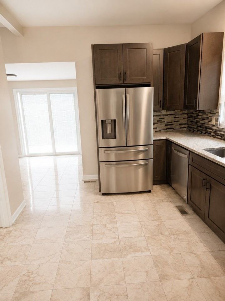 8443 S Green St - Photo 3 of 10