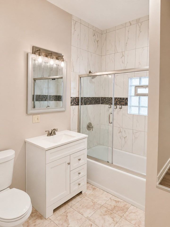 8443 S Green St - Photo 5 of 10