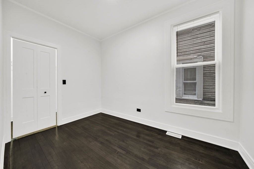 6607 S Oakley Ave #1 - Photo 4 of 11