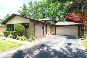 featured image of 209 N Stevenson Ln
