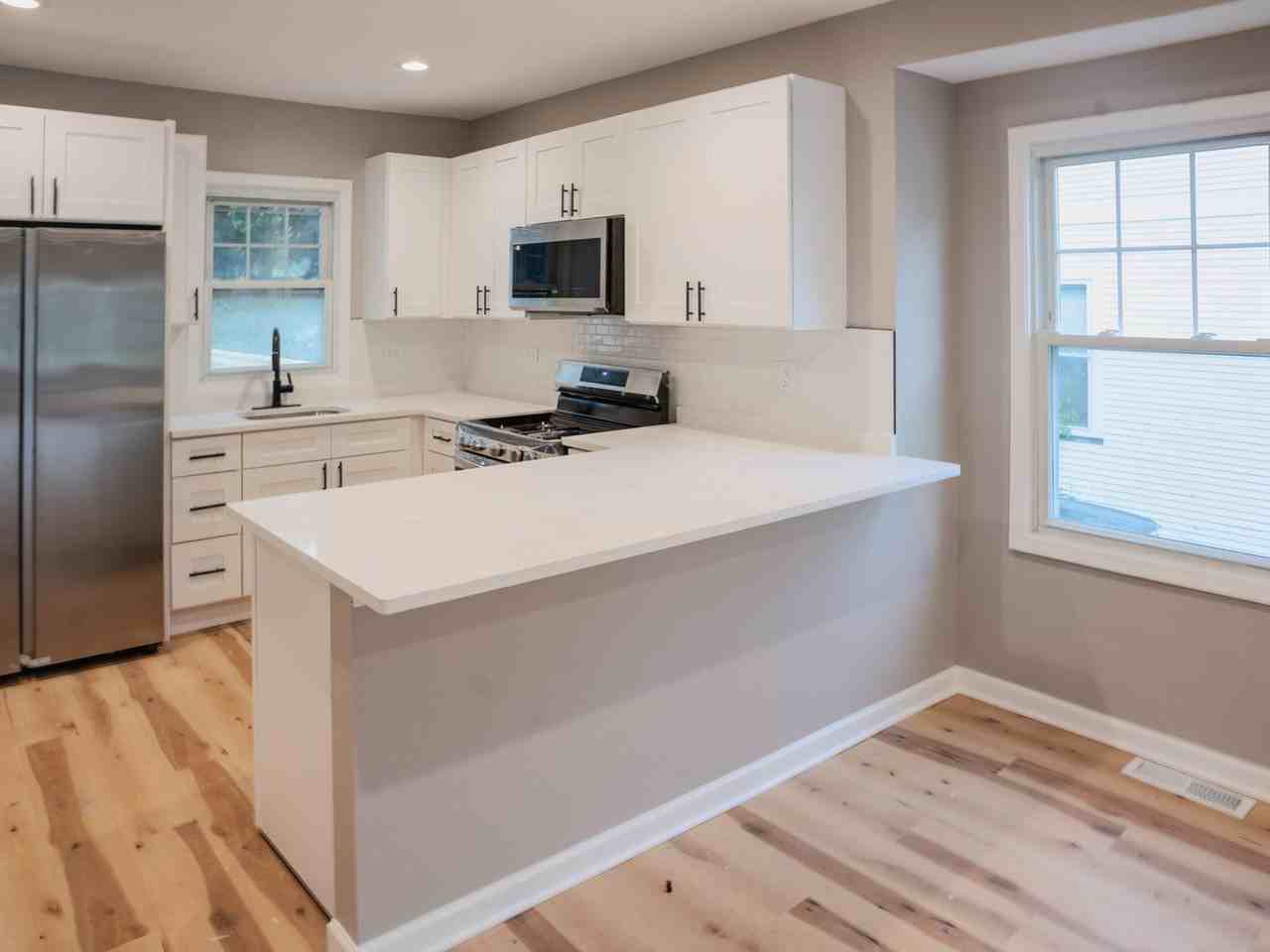 523 S Monterey Ave - Photo 5 of 30