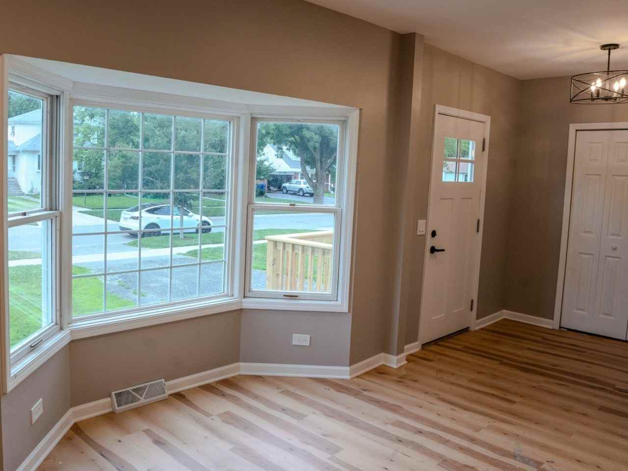 523 S Monterey Ave - Photo 6 of 30