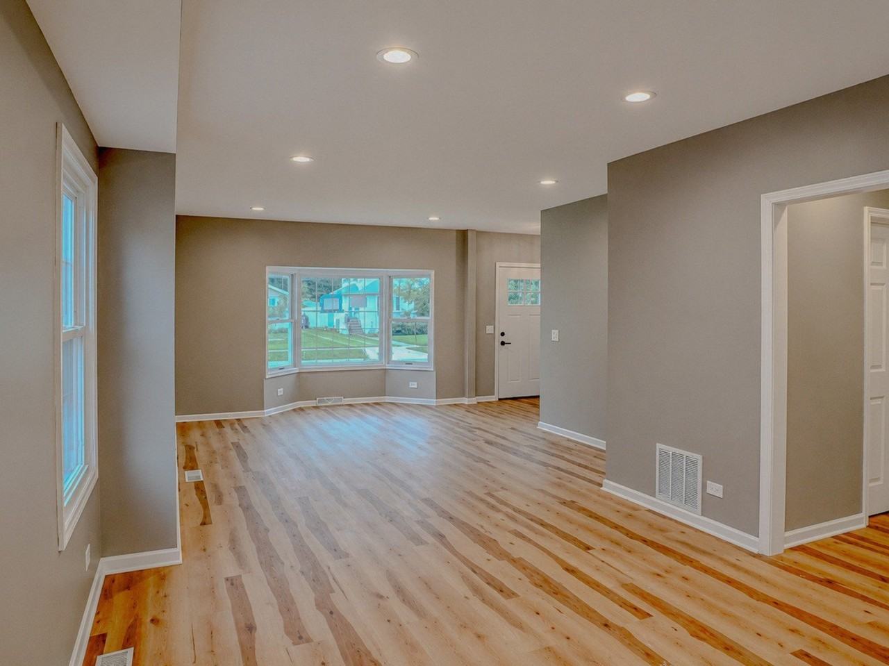 523 S Monterey Ave - Photo 7 of 30