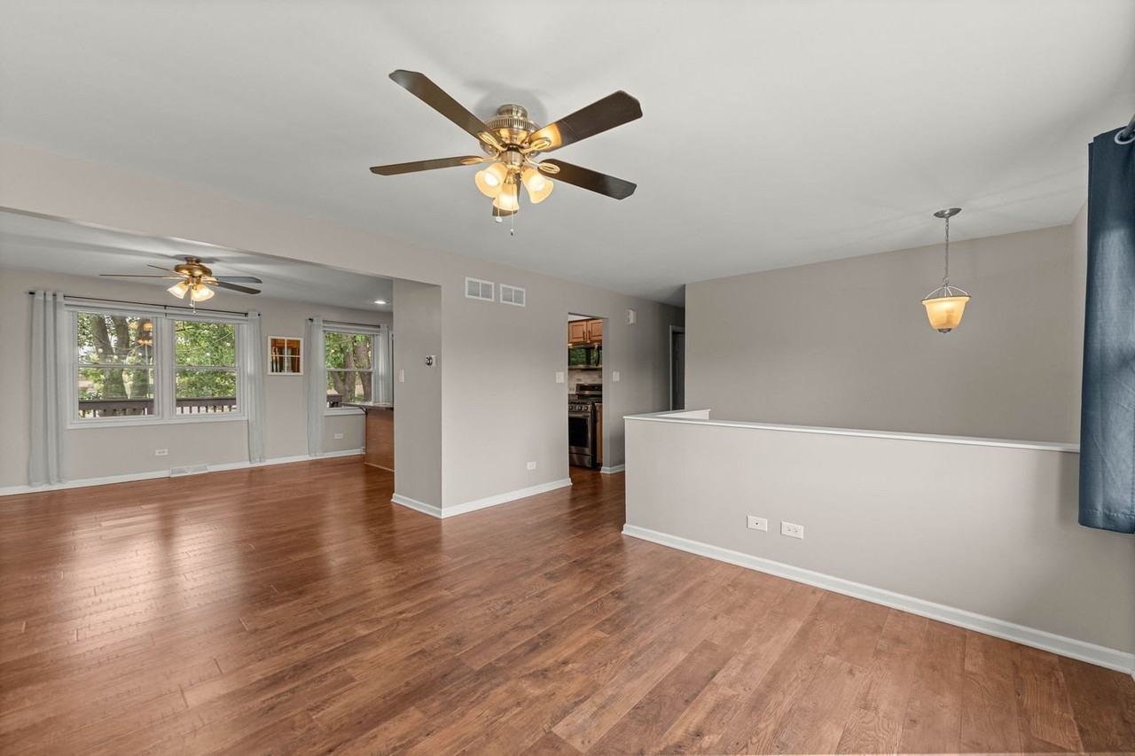 15954 Ozark Ave - Photo 5 of 35