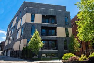 1045 W Cornelia Ave #302 - Photo 1 of 1