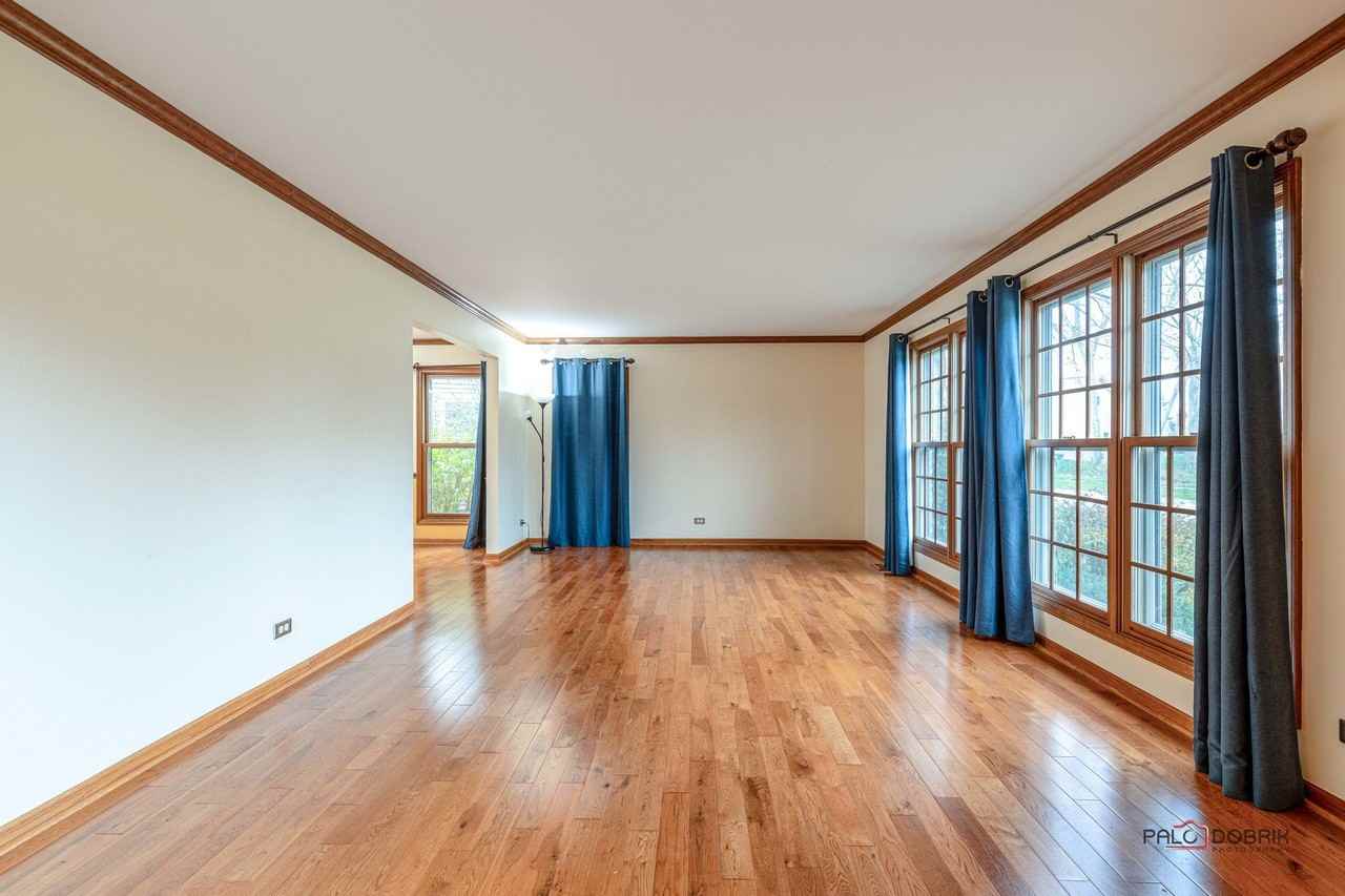1551 Crowfoot Cir N - Photo 5 of 36