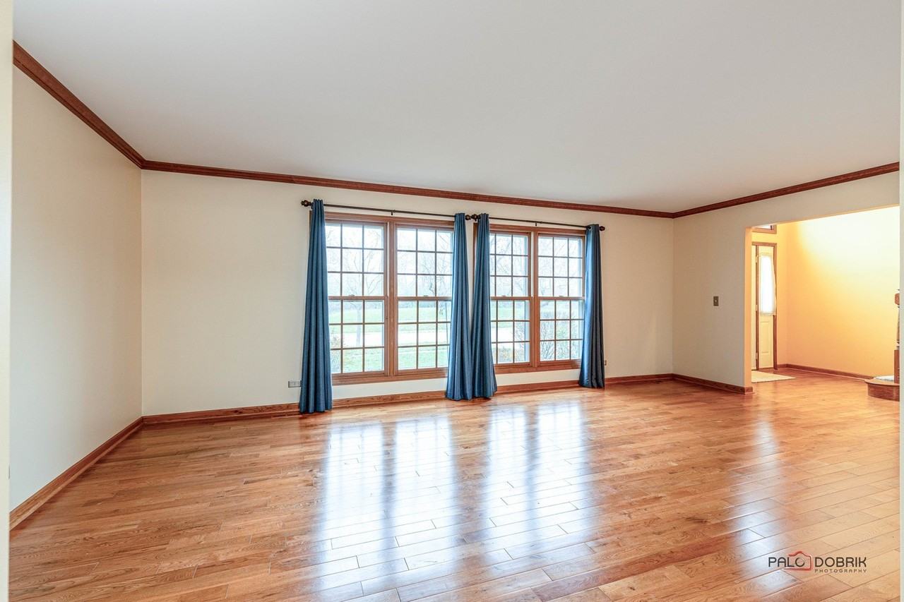 1551 Crowfoot Cir N - Photo 6 of 36