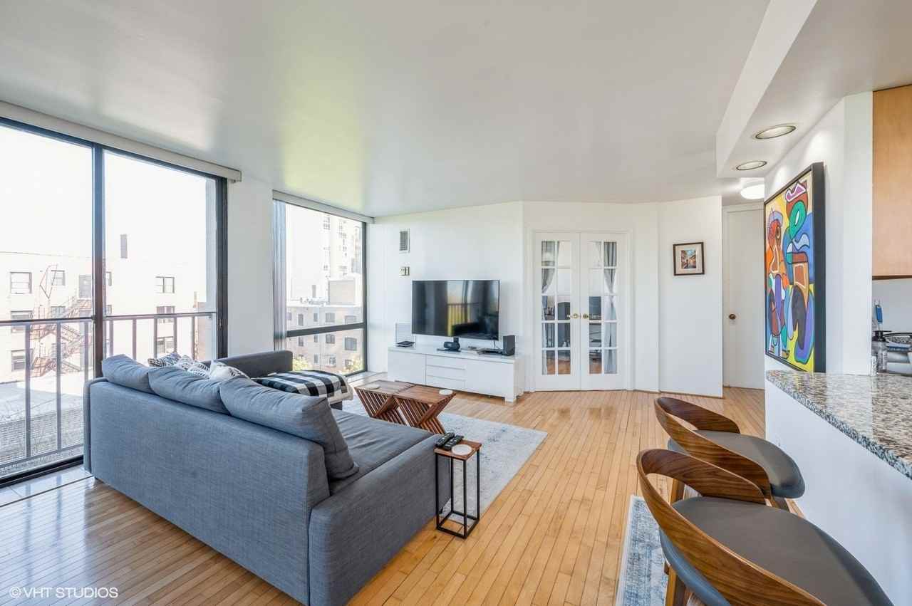 345 W Fullerton Pkwy #801 - Photo 2 of 15
