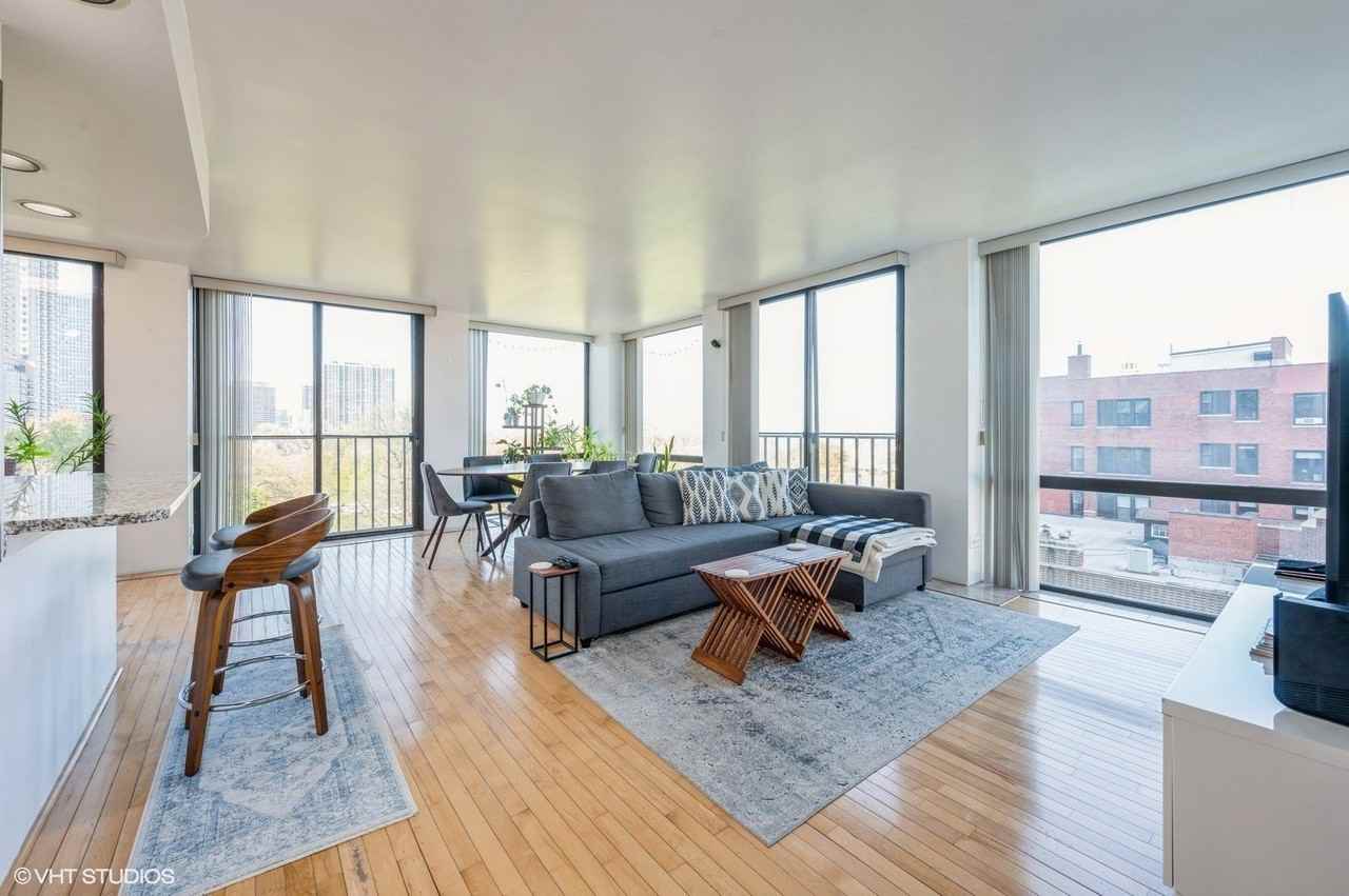 345 W Fullerton Pkwy #801 - Photo 3 of 15