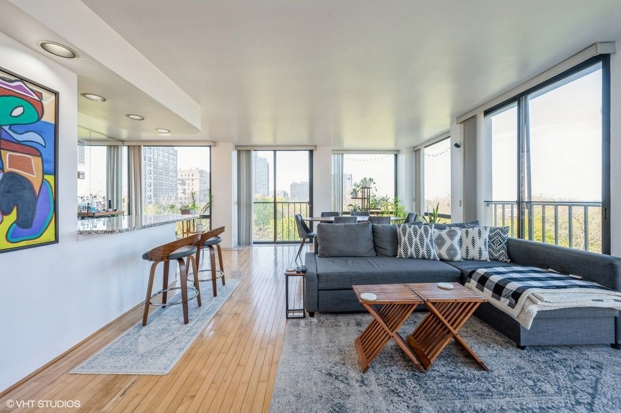 345 W Fullerton Pkwy #801 - Photo 4 of 15