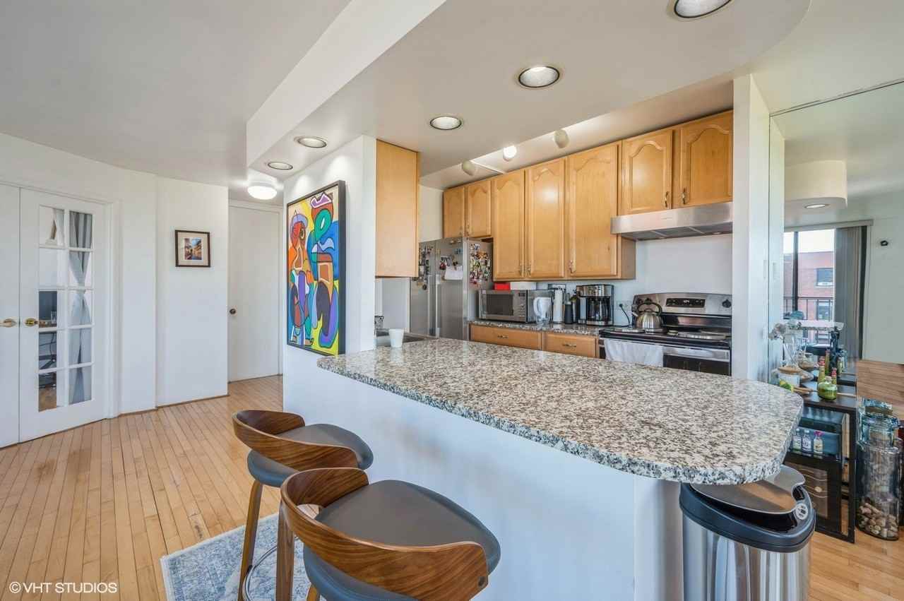 345 W Fullerton Pkwy #801 - Photo 5 of 15