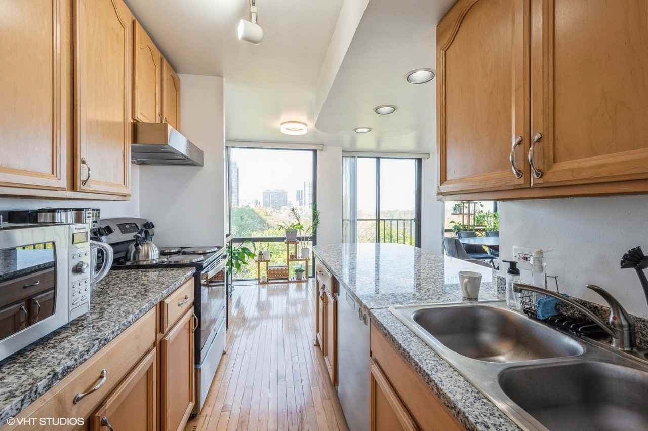 345 W Fullerton Pkwy #801 - Photo 6 of 15