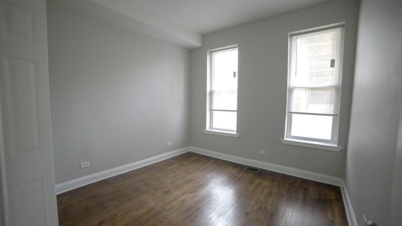 1322 W 18th Pl #1F - Photo 2 of 6