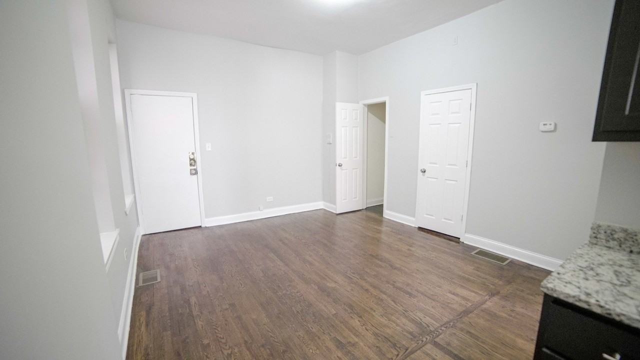 1322 W 18th Pl #1F - Photo 5 of 6
