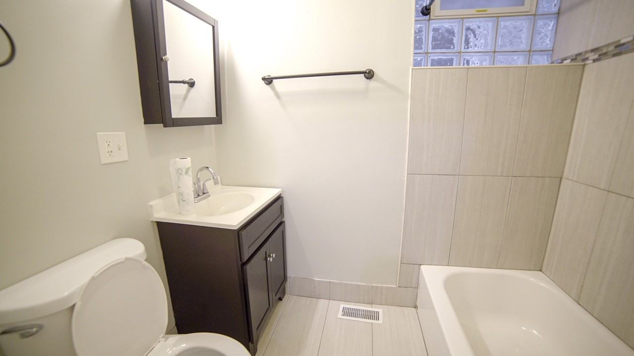 1322 W 18th Pl #1F - Photo 6 of 6