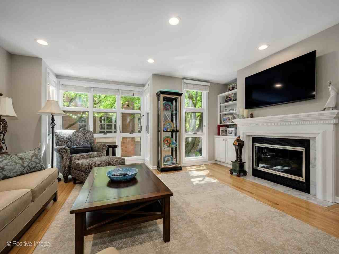 2365 N Wayne Ave - Photo 3 of 23