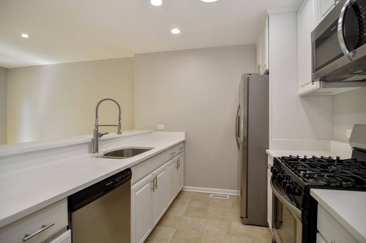 2365 N Wayne Ave - Photo 5 of 23