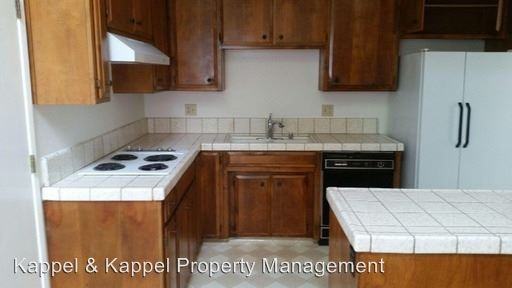 1315 Pinewood Ct - Photo 3 of 11