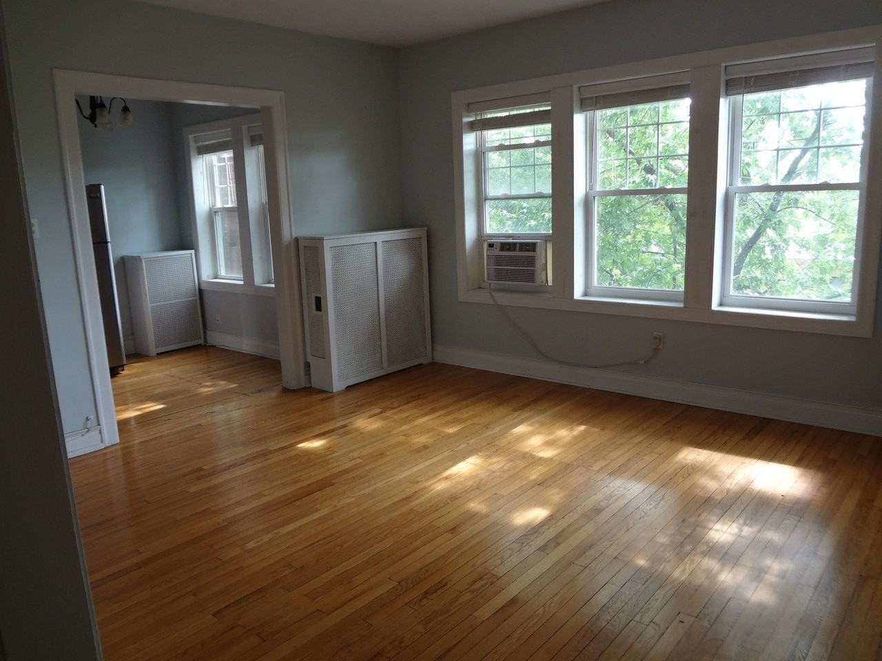5463 S Ingleside Ave #3W - Photo 2 of 11