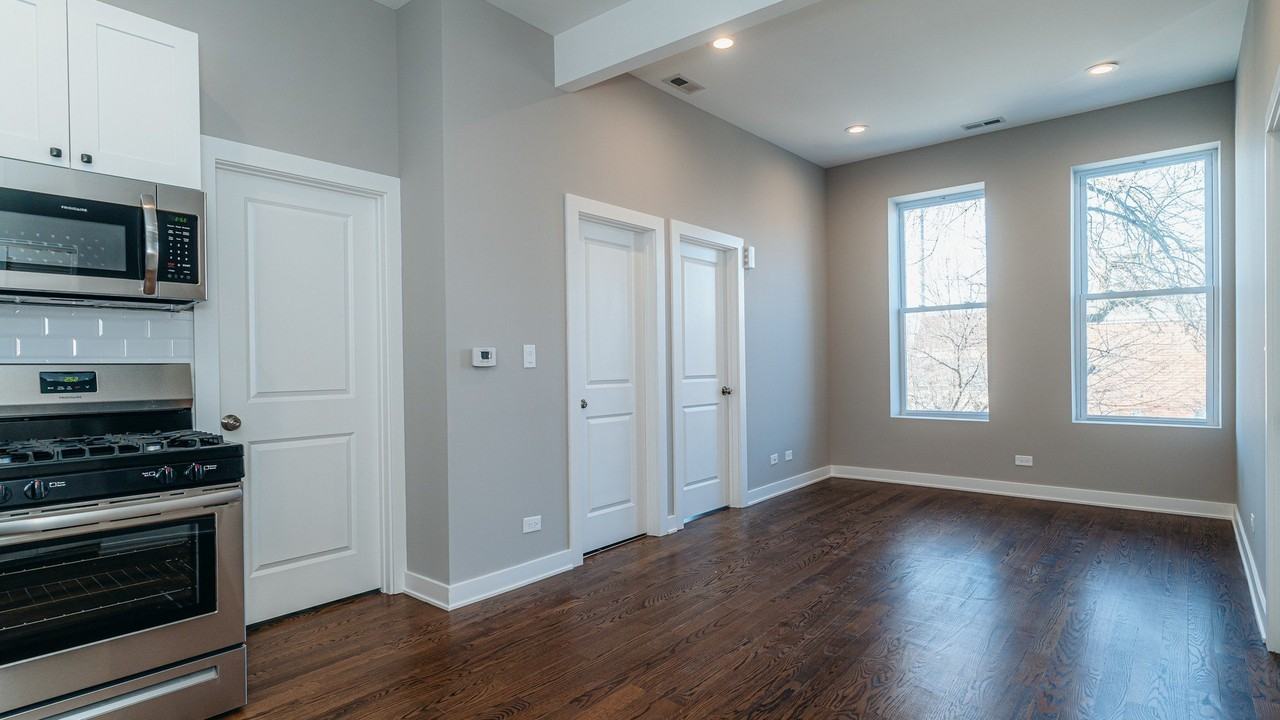 2400 S Troy St #2R - Photo 3 of 8