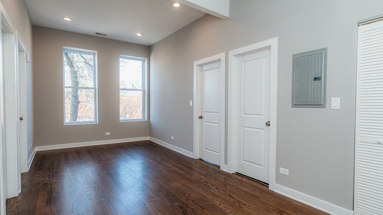 2400 S Troy St #2R - Photo 4 of 8
