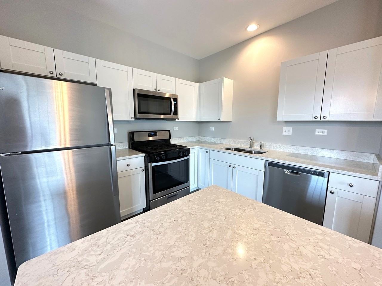 301 N Madison St #3A - Photo 2 of 16