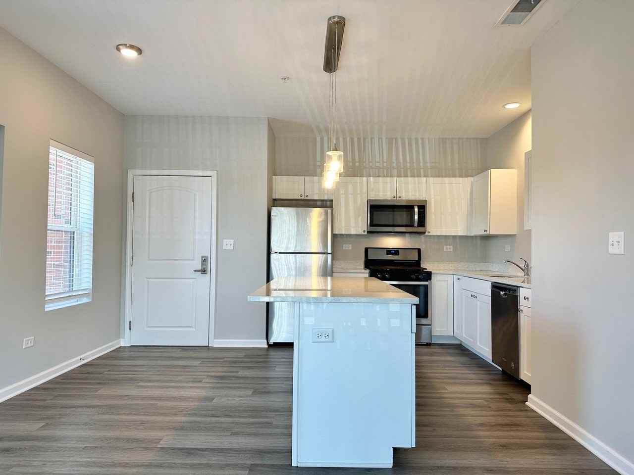 301 N Madison St #3A - Photo 4 of 16