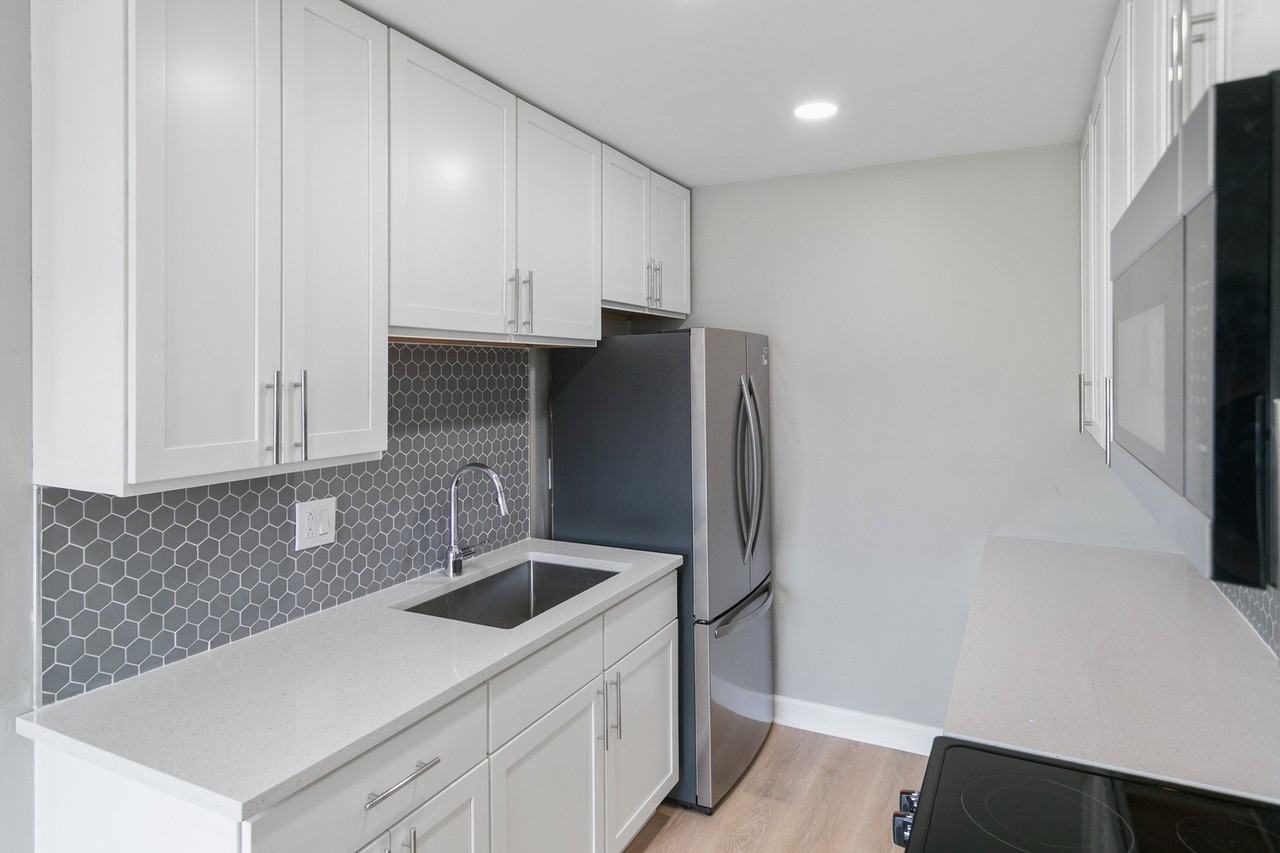 405 E Reed St #15 - Photo 4 of 14