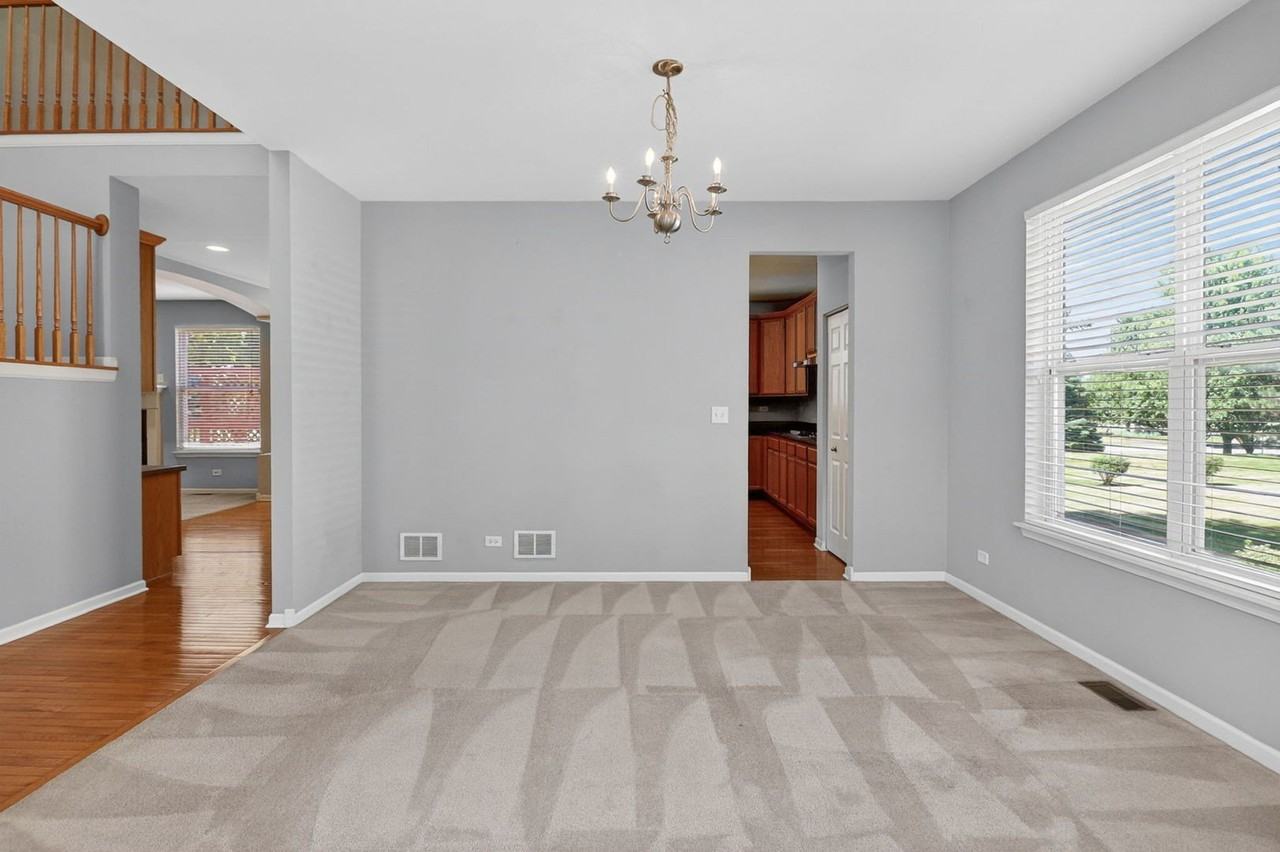 607 Mansfield Way - Photo 7 of 41