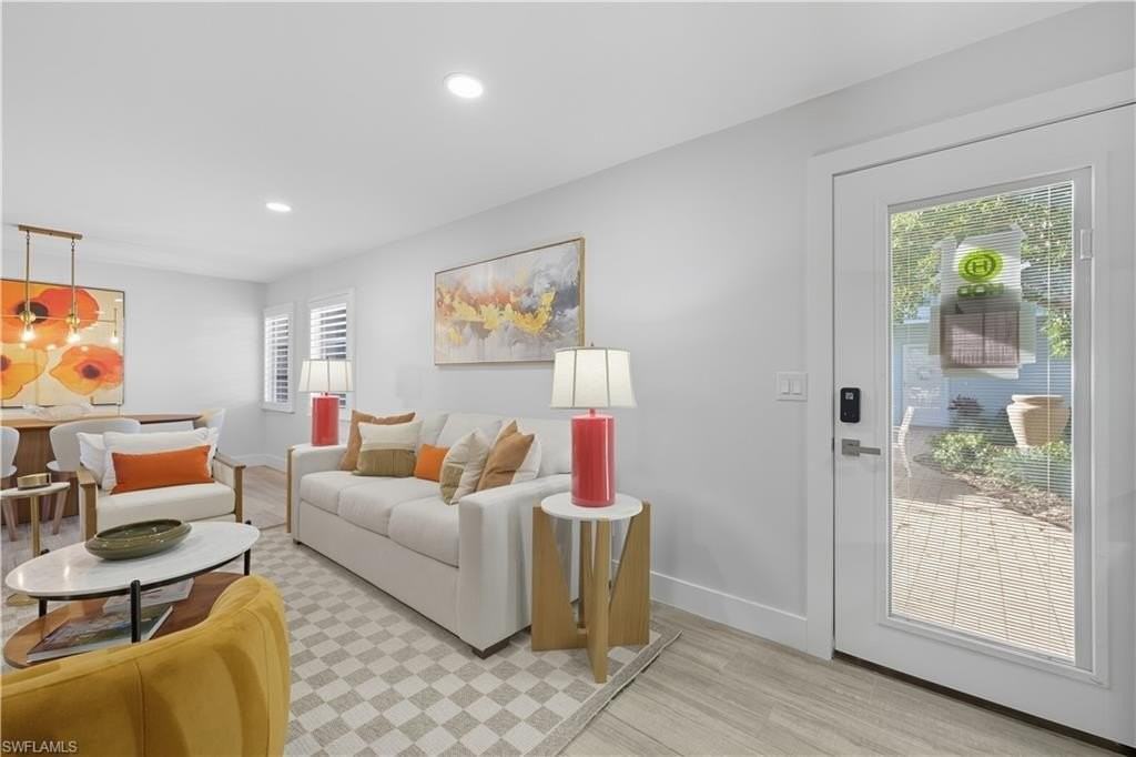 609 12th Ave S #609 - Photo 4 of 32