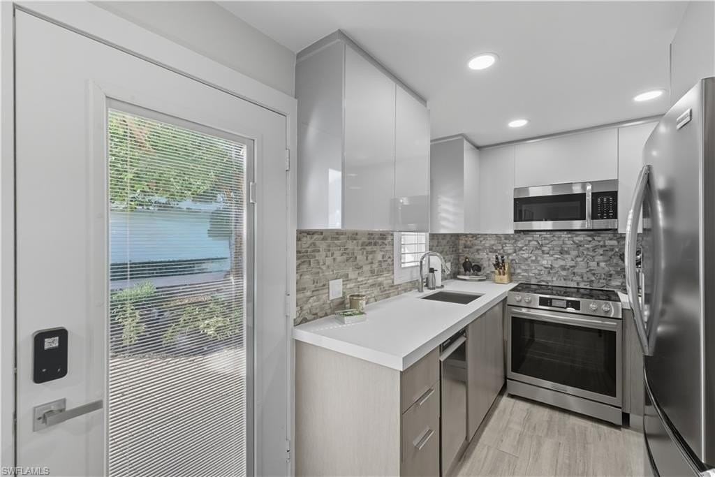 609 12th Ave S #609 - Photo 5 of 32