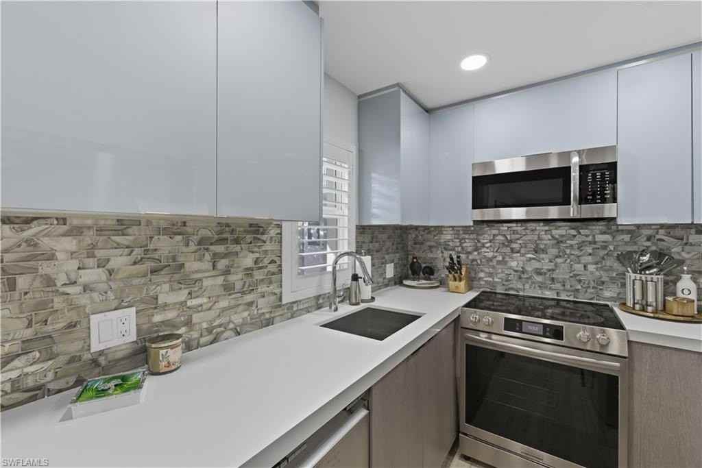 609 12th Ave S #609 - Photo 6 of 32