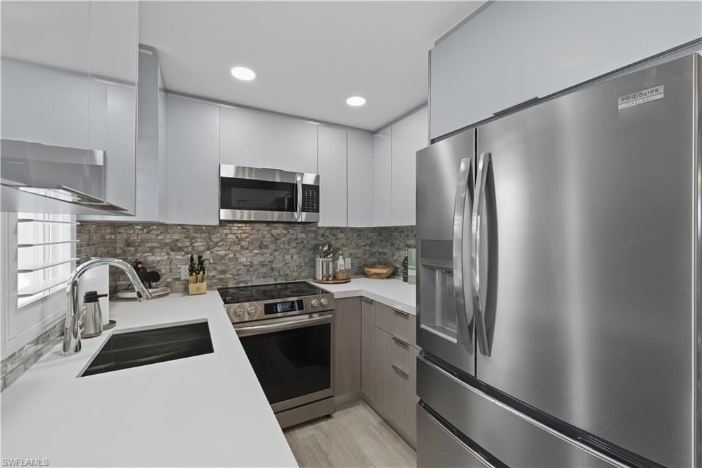 609 12th Ave S #609 - Photo 7 of 32