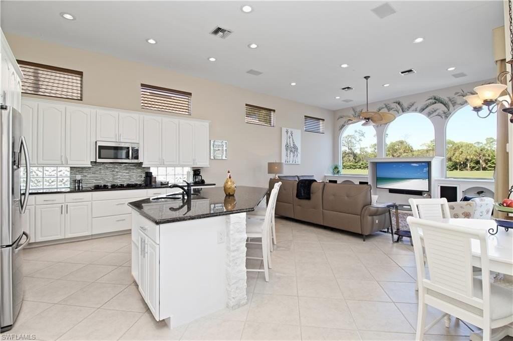 1901 Winding Oaks Way - Photo 4 of 21