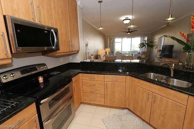 7058 Barrington Cir #102 - Photo 5 of 22