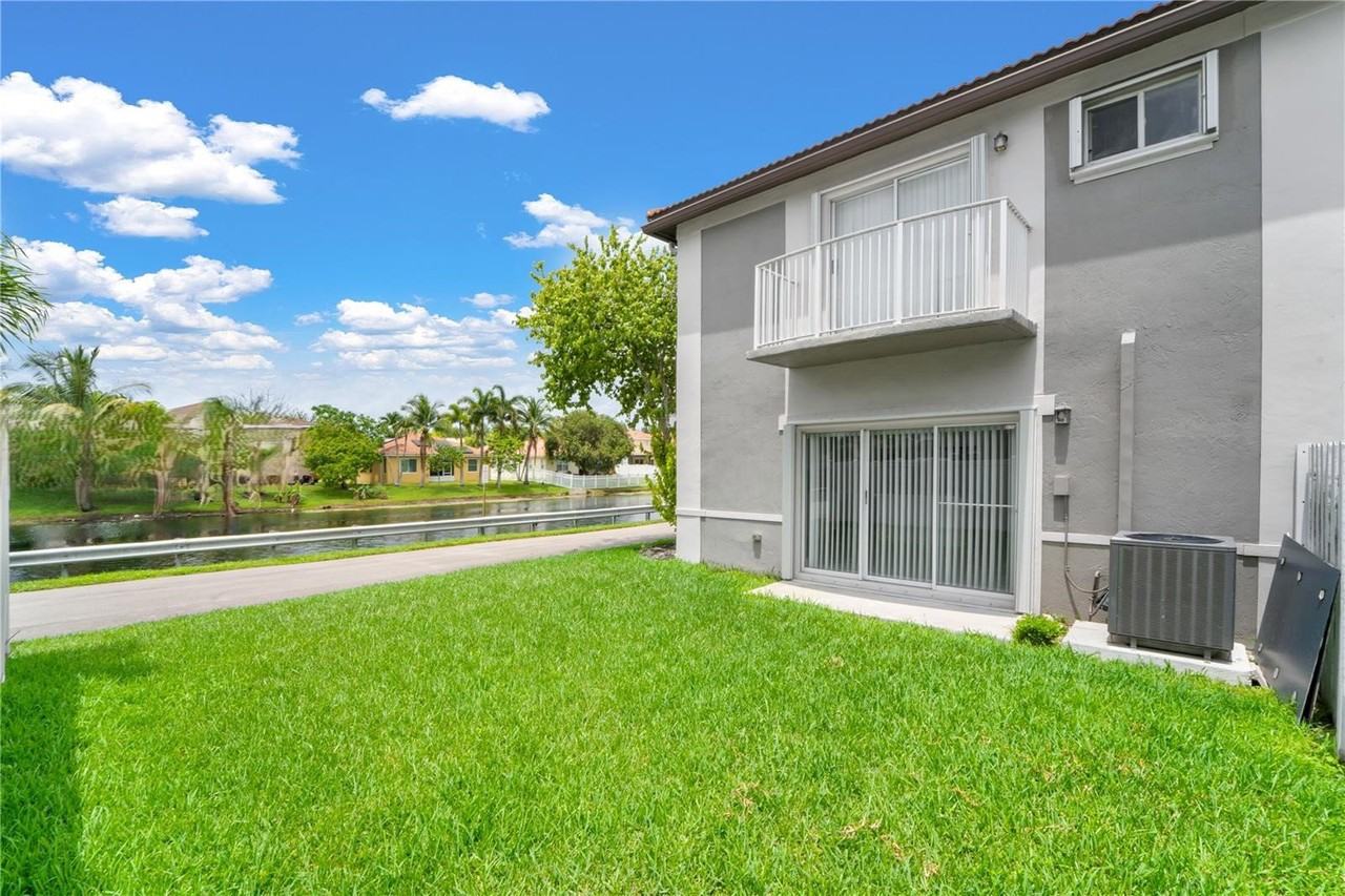 2802 Sw 128th Way - Photo 3 of 8