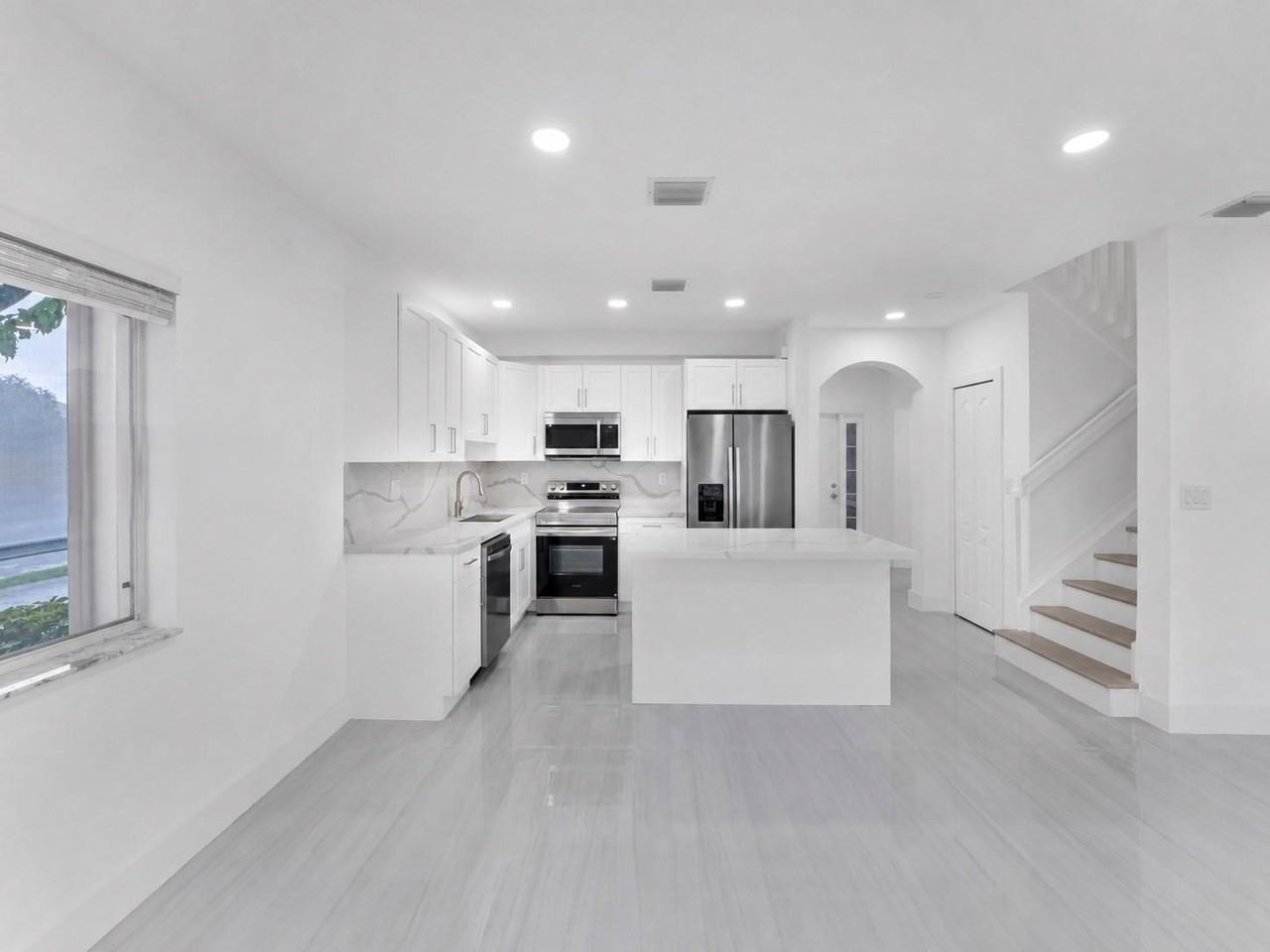 2802 Sw 128th Way - Photo 6 of 8