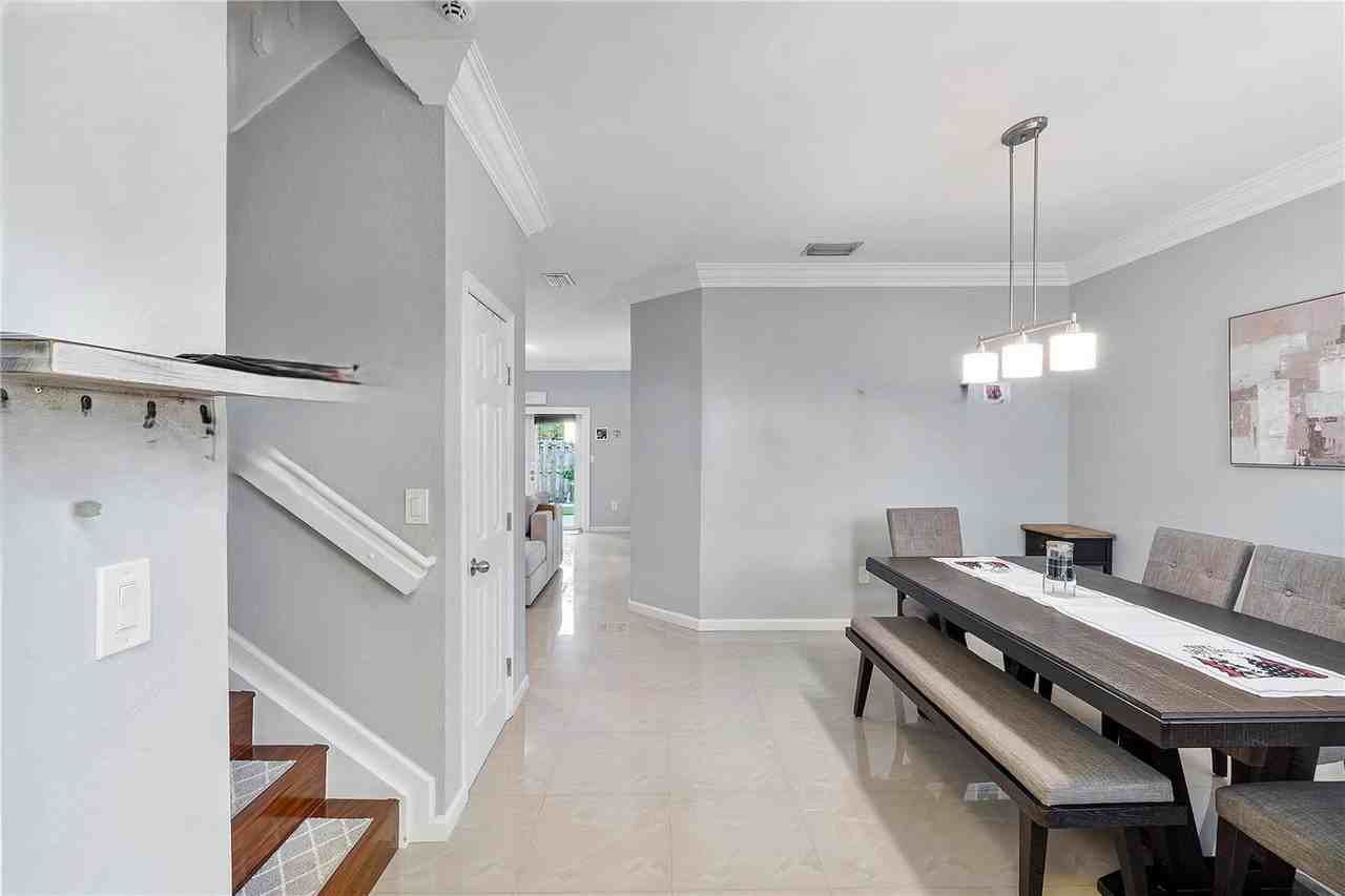 4960 Sw 136th Ave - Photo 3 of 8